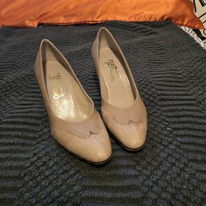 Salvatore Ferragamo‎ Women's Tan Pump Heels Size 8
